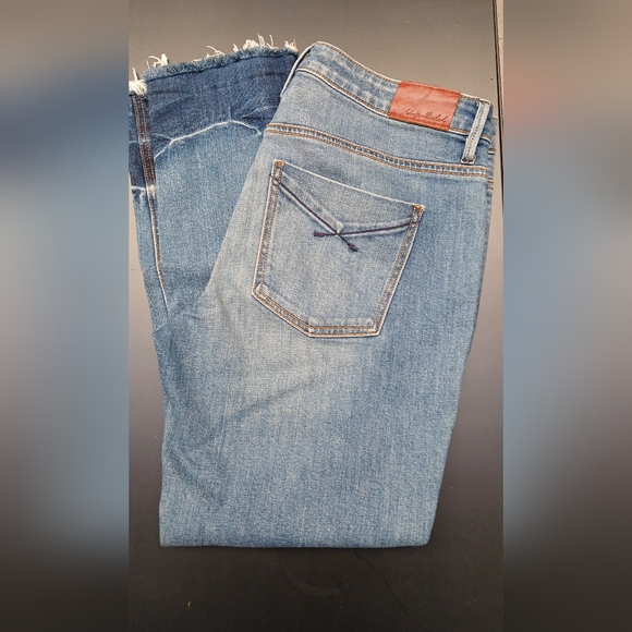 Unpublished Distressed Blue Jeans - Picture 2 of 8